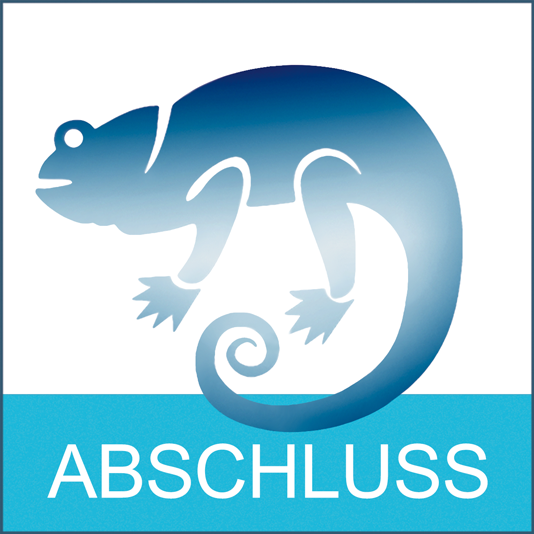 Ein blauer Chamäleon-Umriss über dem Wort "ABSCHLUSS" auf einem weißen und blauen Hintergrund.